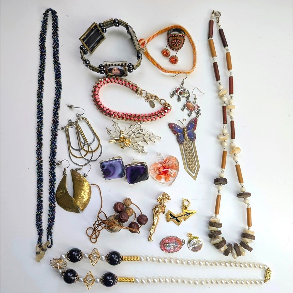 Vintage Jewelry Lot Necklaces Earrings Bracelets Trinkets & Collectibles